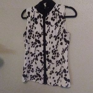 Worthington sleeveless black/white blouse